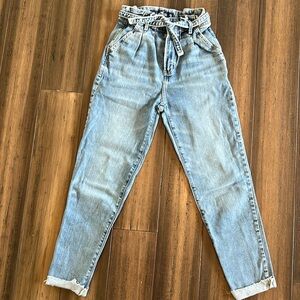 Hollister ultra high rise mom jeans size 0 or 24x27
